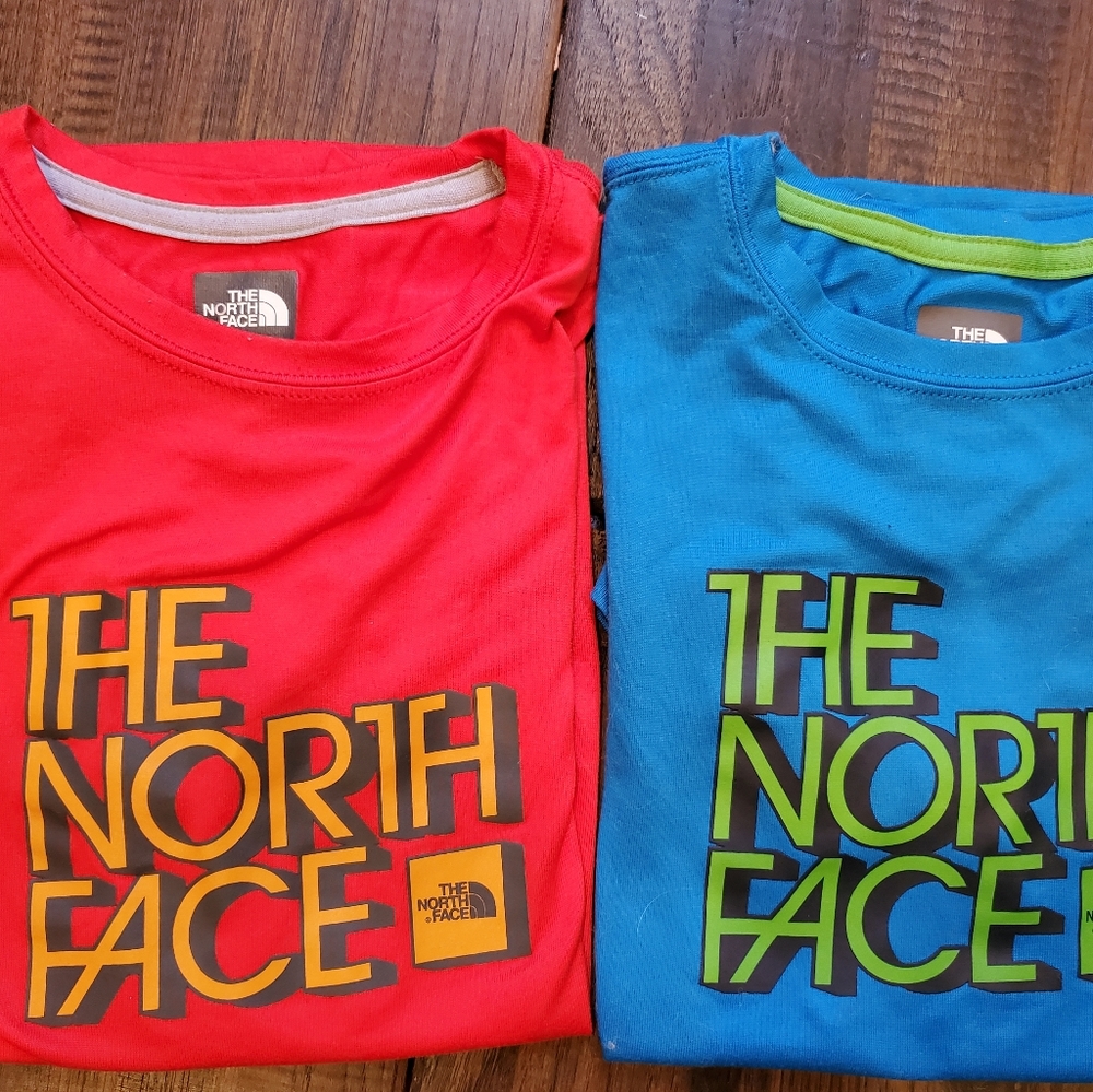 Bundle of 2 NorthFace T-Shirts + FREE item